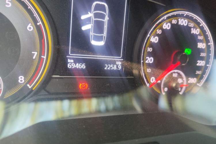 Used Volkswagen Lamando 2019 280TSI DSG Comfort Edition China VI standard Odometer Close Up