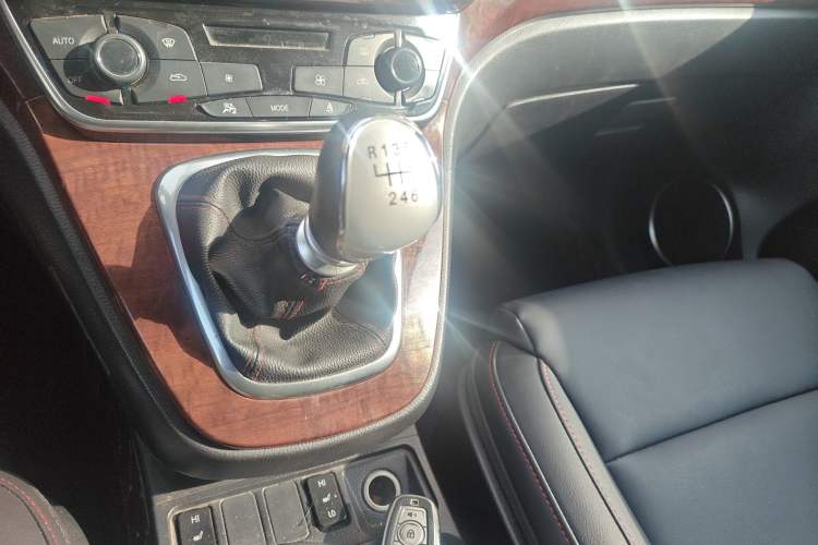 Used Haval H6 2015 Revised Version Sport Edition 1.5T Manual Transmission Two-Wheel Drive Elite Grade