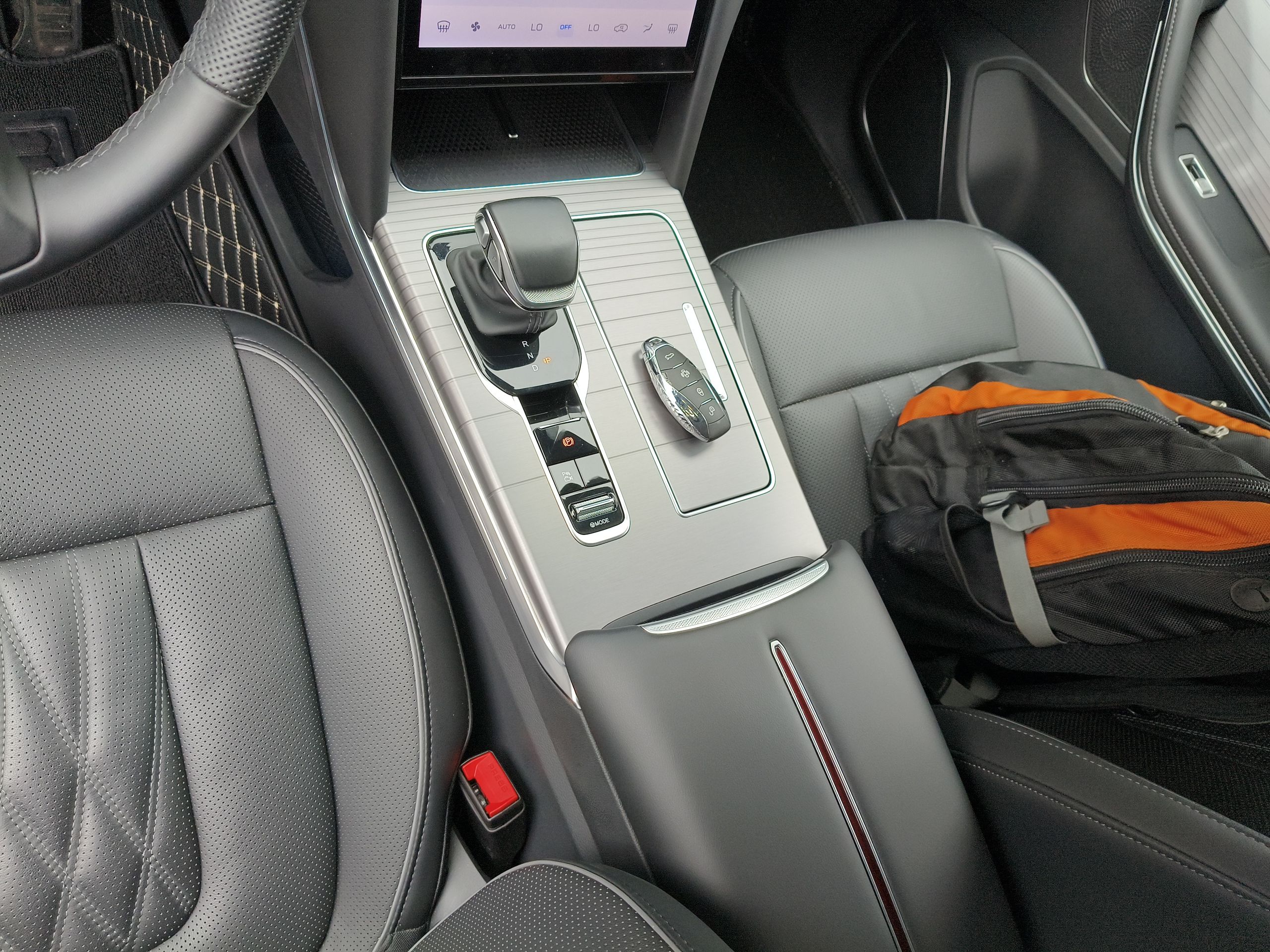 Hongqi HS7 PHEV 2024 2.0T PHEV Four-Wheel Drive Flagship Edition 6 Seats — снимка 16