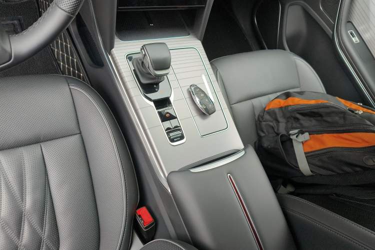 Used Hongqi HS7 PHEV 2024 2.0T PHEV Four-Wheel Drive Flagship Edition 6 Seats Gear Lever