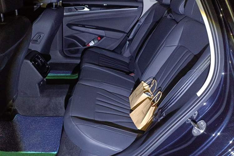 Used Volkswagen Passat 2026 Model, Outstanding 380TSI Longteng Edition Left Rear Seat