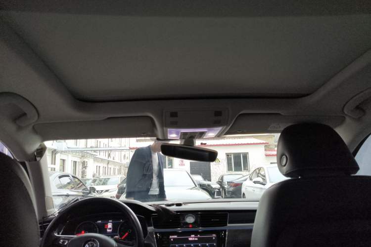 Used Volkswagen Phideon 2016 380TSI Two-Wheel-Drive Luxury Edition Headliner