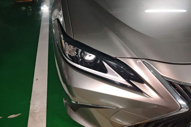 Used Lexus ES 2018 300h Premier Edition China VI Standard