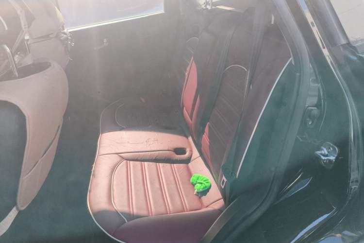 Used Venucia T70 2015 2.0L Manual RuiQu Version
