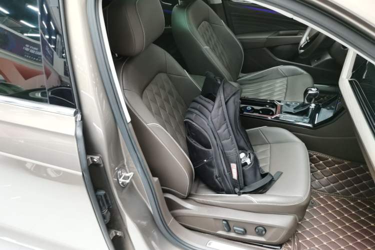 Used Volkswagen Passat 2020 330TSI Luxury Edition China VI