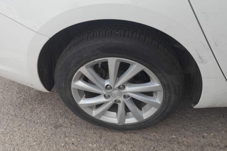 Used Buick Verano 2017 Sedan 15S Manual Entry-Level Model Right Rear Wheel Hub