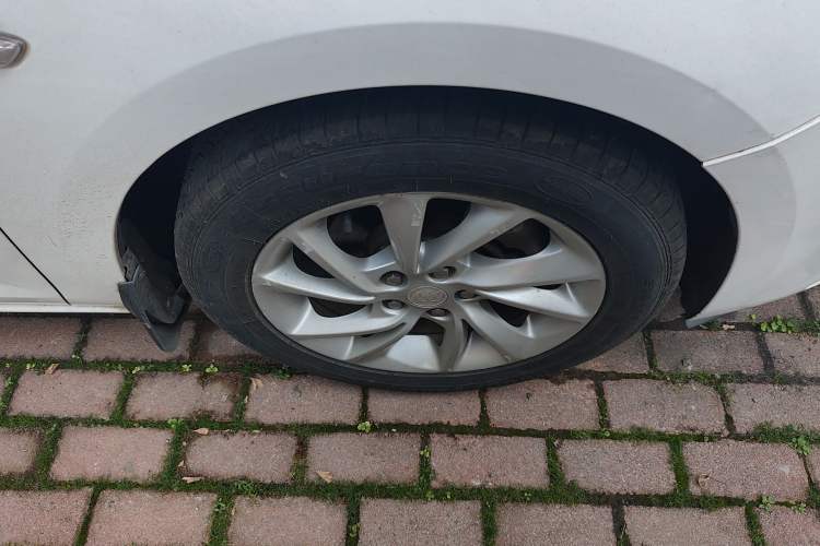 Used Buick Verano 2016 Hatchback 15S Automatic Leading Model Right Front Wheel Hub