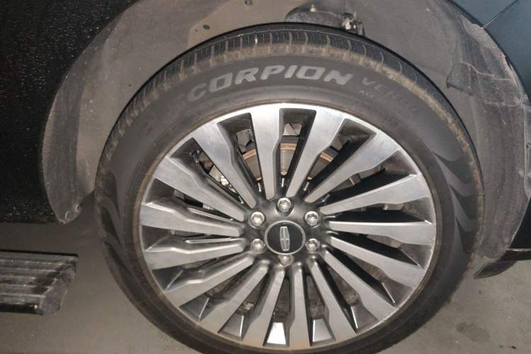 Used Lincoln Navigator 2020 3.5T Prestige Edition Right Front Wheel Hub