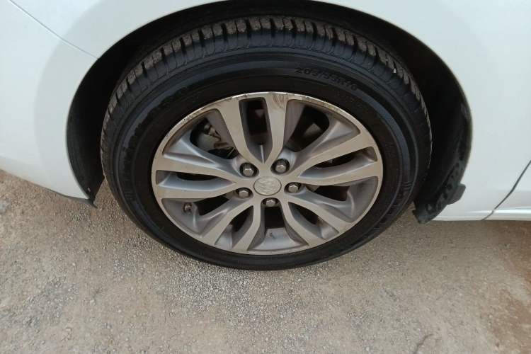 Used Buick GT 2018 18T Automatic Elite Model Left Front Wheel Hub