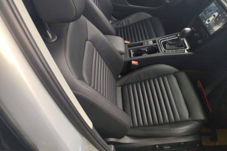 Used Volkswagen Magotan 2018 330TSI DSG Advanced Model
