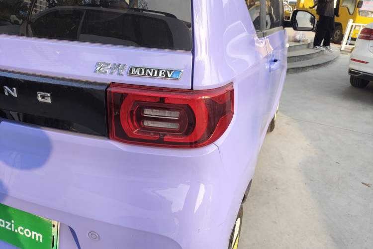 Used Wuling Hongguang MINIEV 2021 Macaron Sandwich Model 120 km Lithium NMC
