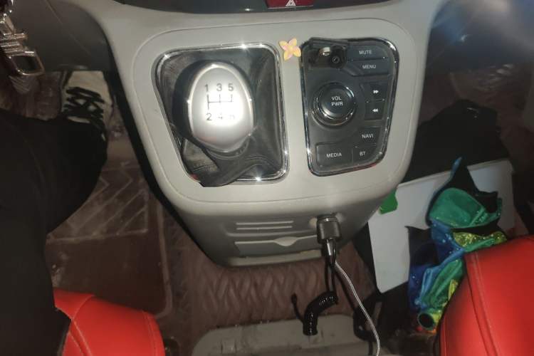 Used JAC Refine M3 2019 IKEA Edition 1.6L Luxury Smart Model Gear Lever