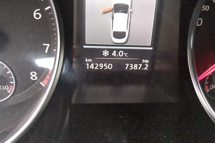 Used Volkswagen FAW-Volkswagen CC 2013 1.8TSI Luxury Model Odometer Close Up