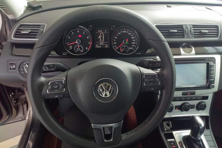 Used Volkswagen Magotan 2013 1.8TSI Luxury Model Steering Wheel