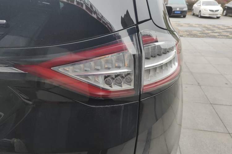 Used Ford Edge 2017 EcoBoost 245 Two-Wheel-Drive Sporty 7-Seater
