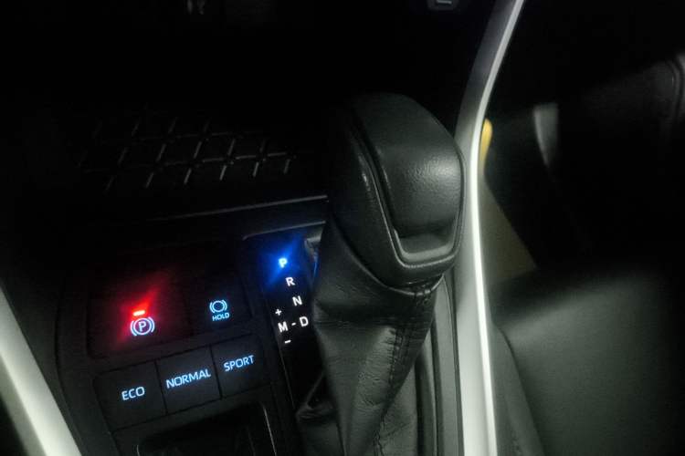 Used Toyota Wildlander 2020 2.0L CVT Two-Wheel Drive Luxury Edition Gear Lever