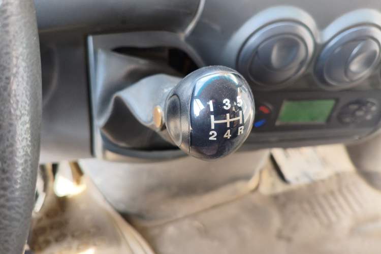 Used Iveco Power Daily 2017 2.5T Deluxe A32 Mid-Roof 5-7 Seater 47Z5 Passenger Van Gear Lever