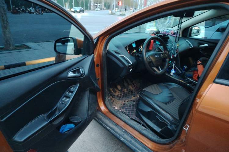 Used Ford Focus 2015 Hatchback EcoBoost 125 Manual – Ultra-Style Edition