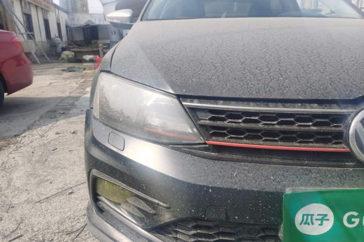 Used Volkswagen Sagitar 2017 1.6L Automatic Comfort Model Right Front Headlight