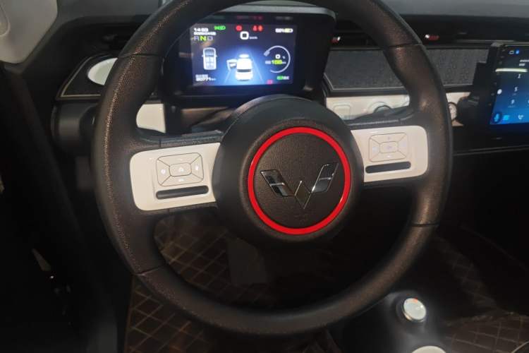 Used Wuling Hongguang MINIEV 2022 GAMEBOY 300km Enthusiast Model with Lithium Iron Phosphate Steering Wheel