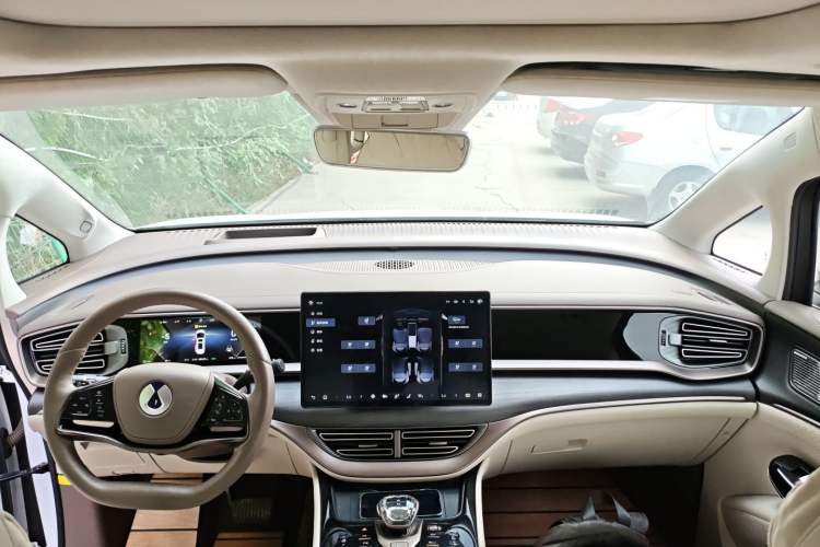 Used Denza D9 2022 DM-i 970 Four-Wheel Drive Flagship Model
