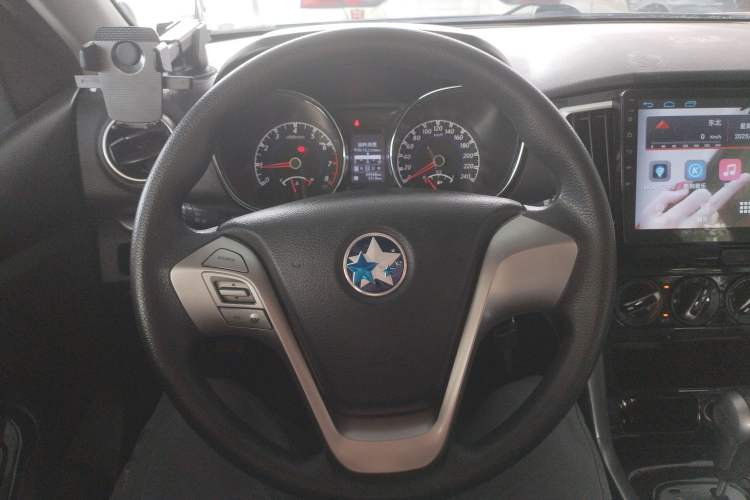 Used Venucia T70 2016 2.0L CVT Smart Choice Edition
