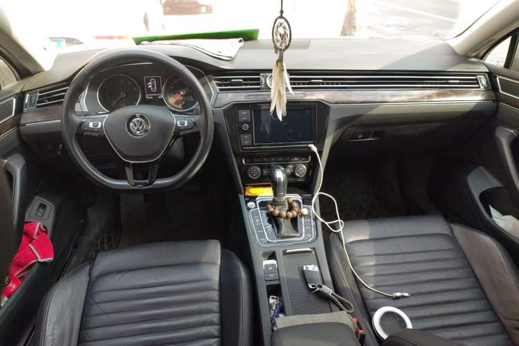 Used Volkswagen Magotan 2019 330TSI DSG Luxury Model China V Standard Center Console