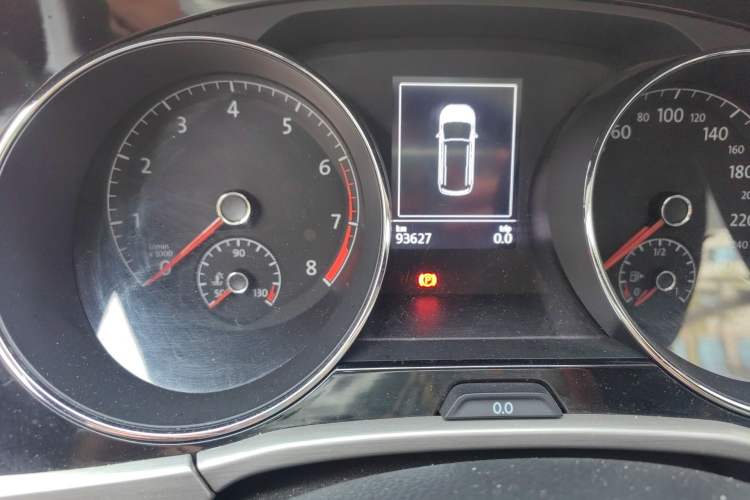 Used Volkswagen Touran 2016 Volkswagen Touran L 280TSI DSG Comfort Edition Odometer Close Up