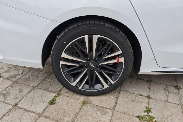 Used Chery Arrizo 8 2024 High-Performance Edition 2.0T DCT Powerfully Tuned Right Rear Wheel Hub