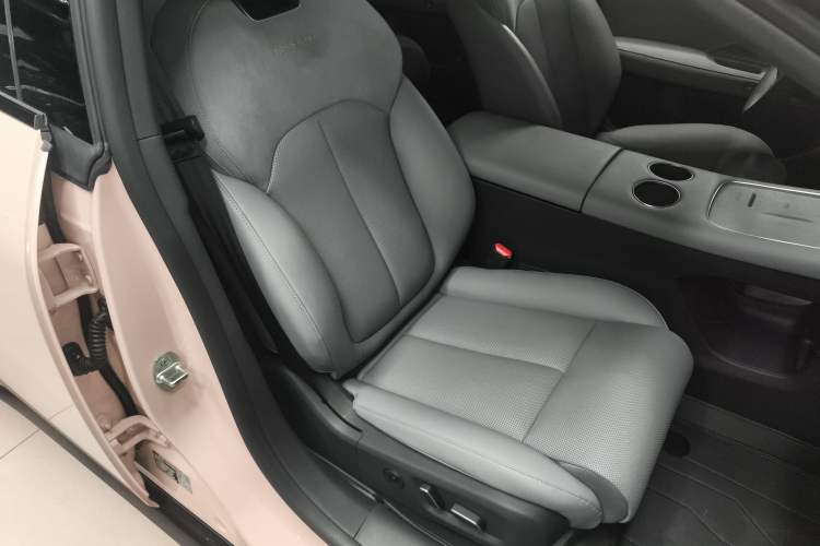 Used Nissan N7 2025 625 Max Right Front Seat