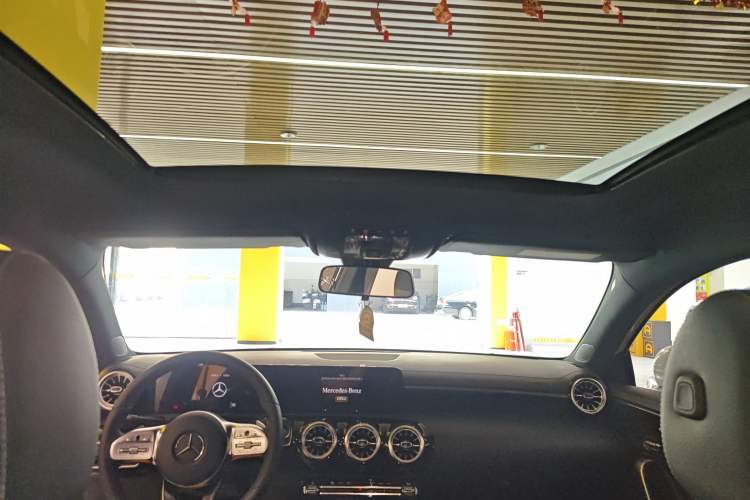 Used Mercedes-Benz A-Class 2022 Revised Version A 200 L Sport Sedan Fashionable Style
