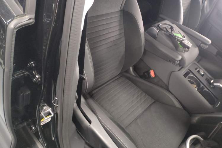 Used Land Rover Discovery 2024 360 PS S