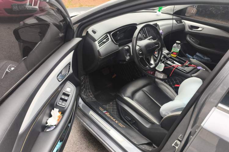 Used Roewe i6 MAX 2020 300TGI Automatic Supreme Edition with Cool Sunroof and Advanced Driving Features