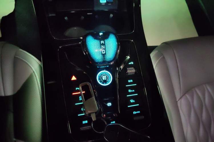 Used BYD Han 2023 EV Champion Edition 605KM Front-Drive Premium Model Gear Lever