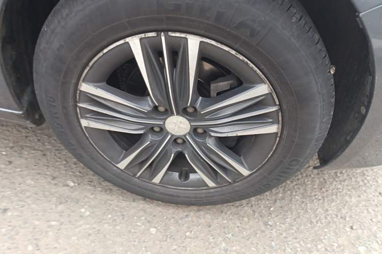 Used Peugeot 308 2016 1.6L Automatic Luxury Edition Right Front Wheel Hub