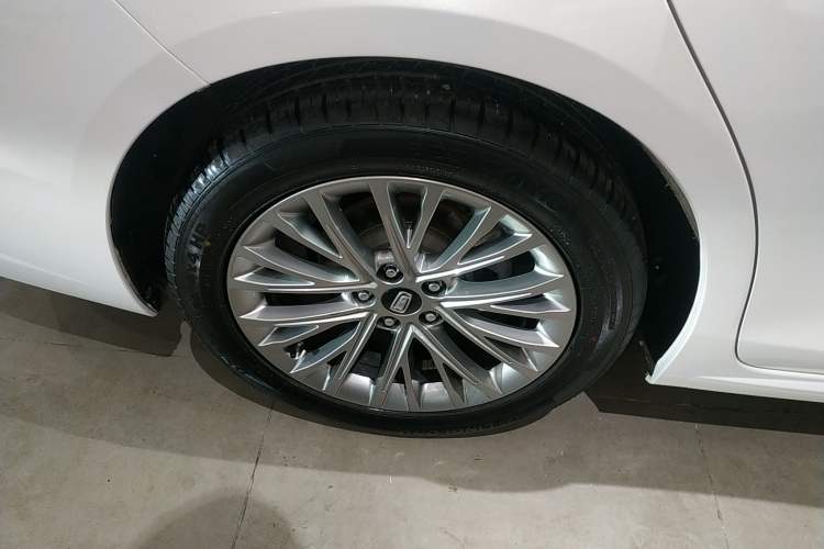 Used Bestune B70 2022 Third Generation 1.5T Automatic Enjoyment Version Right Rear Wheel Hub