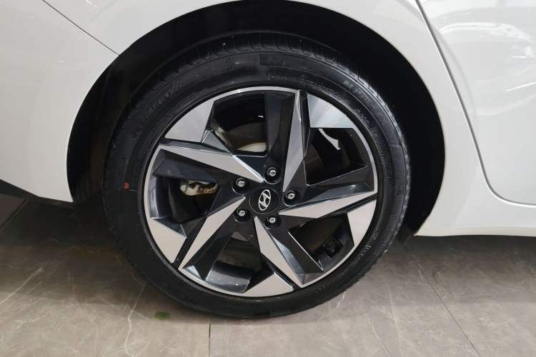 Used Hyundai Elantra 2021 1.5L CVT LUX Prestige Edition
