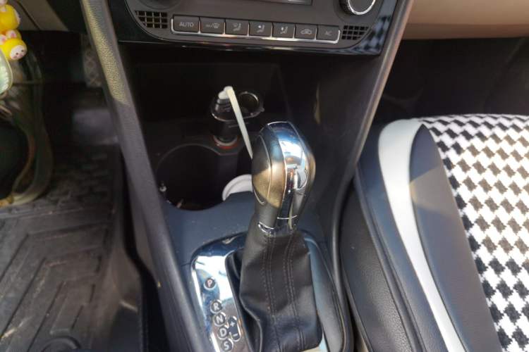 Used Volkswagen Polo 2011 1.6L Automatic ZhiKu Edition