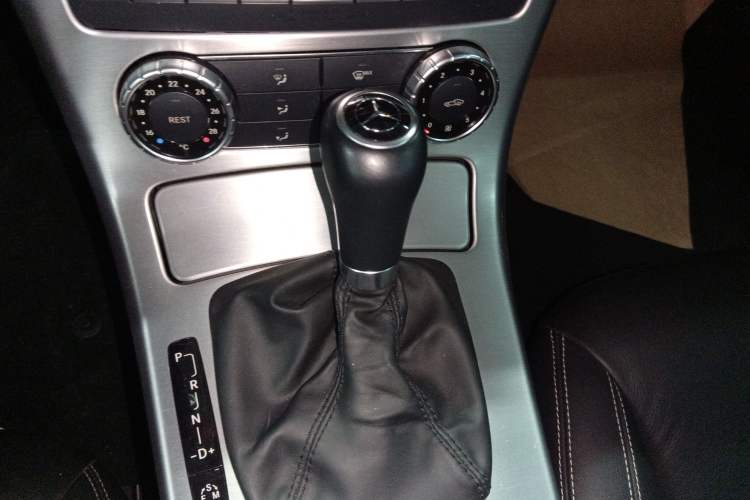 Used Mercedes-Benz SLK-Class 2011 SLK 200 Fashion Model
