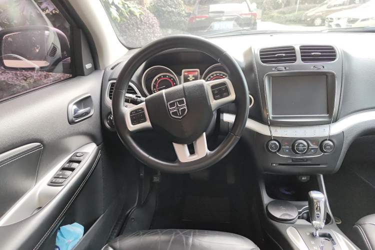 Used Dodge Journey 2013 2.4L Two-Wheel Drive Luxury Version