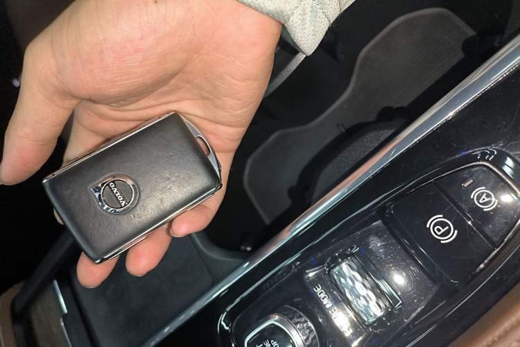 Used Volvo V90 2021 Cross Country B5 AWD Prestige Edition