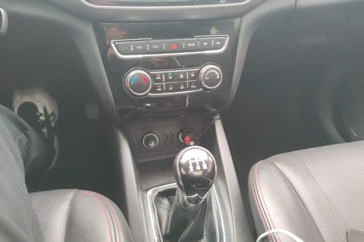 Used CHANGAN KAICHENG Oushang A600 2016 1.5L Manual Luxury 7-Seater
