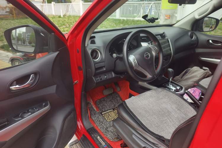 Used Nissan Navara 2017 2.5L Automatic 4x4 Luxury Edition QR25 Driver Seat