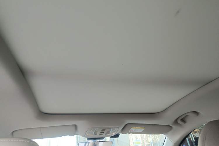 Used Roewe D7 2023 DMH 125km Excellence Edition
