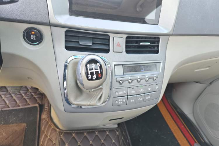 Used BYD M6 2013 2.0L Manual Comfort Edition
