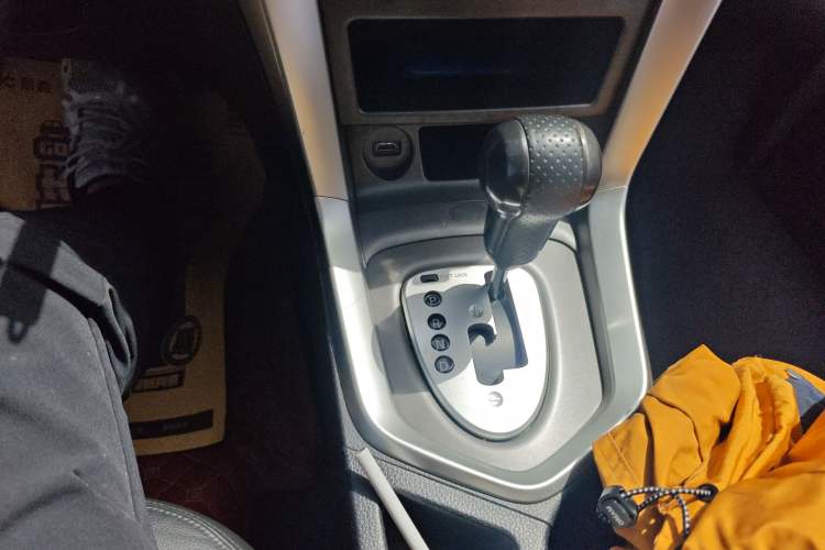 Used Venucia T70 2015 2.0L CVT Smart Edition Gear Lever