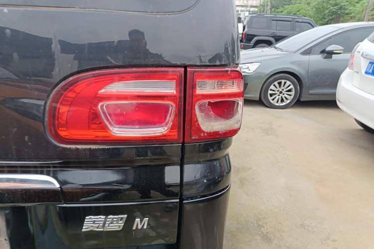 Used FORTHING Lingzhi 2018 M5L 1.6L 7-Seater Luxury Model Right Rear Taillight