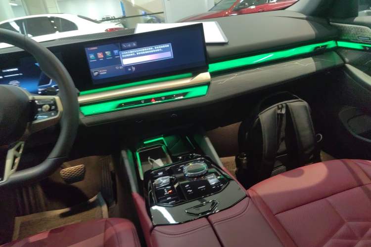 Used BMW 5 Series 2025 530Li Luxury Edition M Sport Package Audio And AC Panel