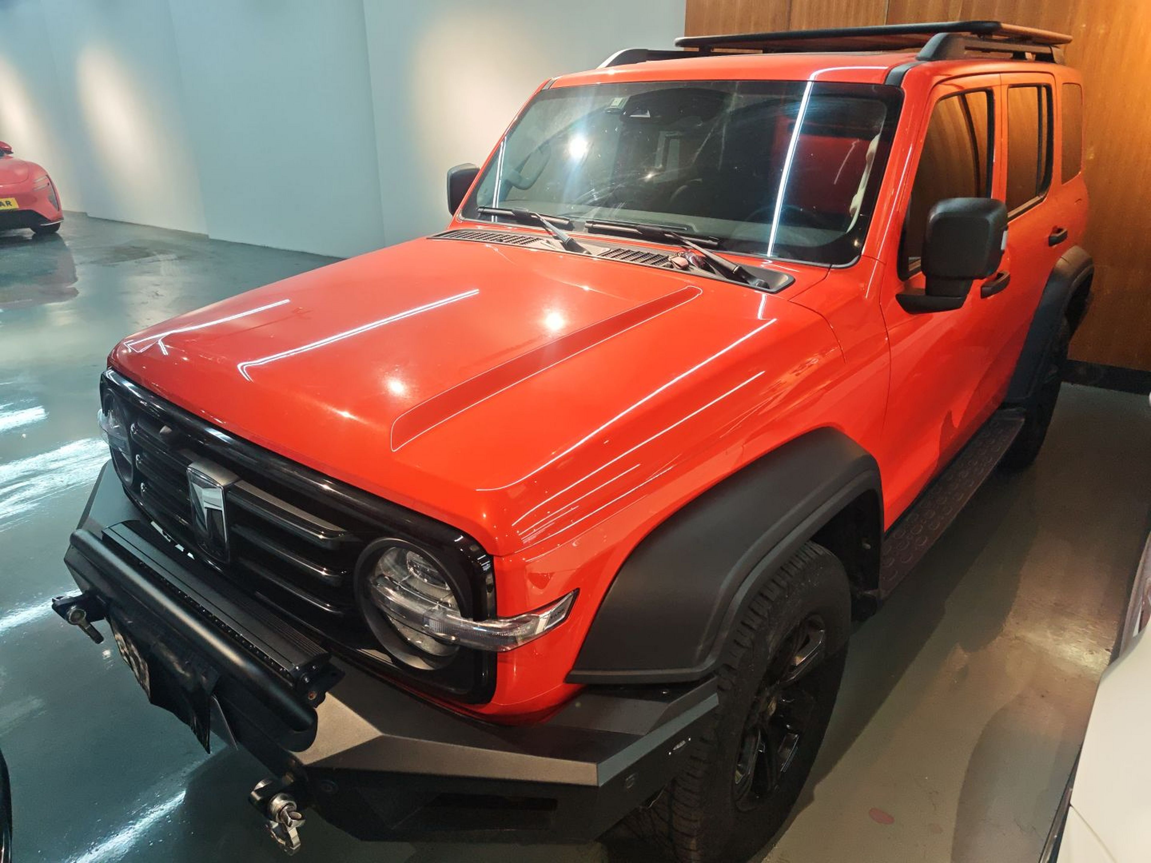 تحت مقدمة السيارة