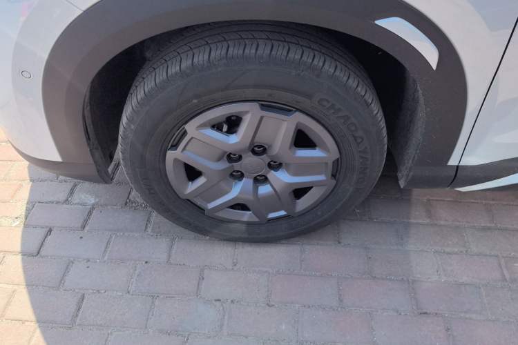 Used BYD Yuan UP 2025 Intelligent Driving Version 401 KM Dynamic Edition Left Front Wheel Hub